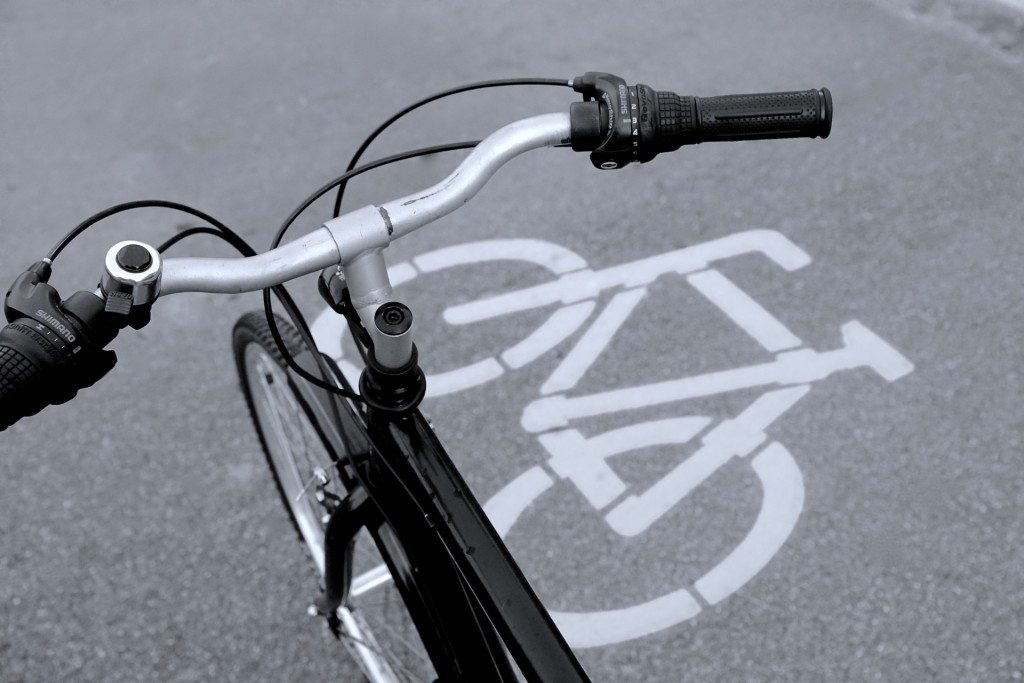 bicycle-path-830216_1920